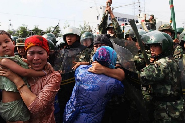 مجلة بريطانية: الصين تطبق نظاما مدمرا من العقوبات ضد مسلمي الإيجور