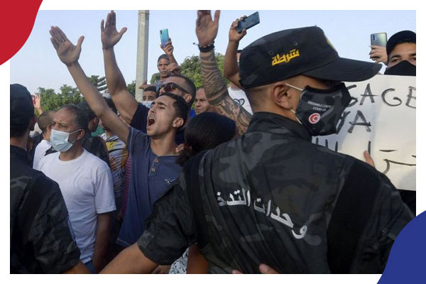 فايننشال تايمز: تونس قادت ديمقراطية العالم العربي والعودة للاستبداد ليست حلا