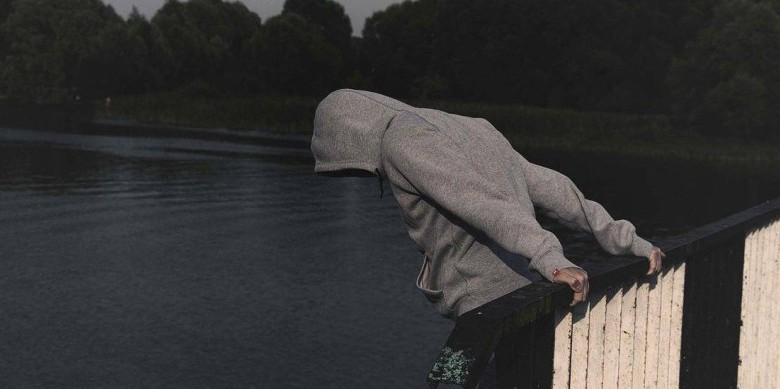 تصاعد معدلات الانتحار لفشل الدولة وقهرها لمواطنيها  .. مصر الأولي عربيا 