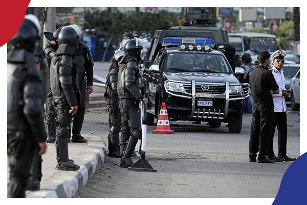 الانتهاكات الحقوقية بمصر تتصاعد .. حبس 34 متظاهر بتهمة التجمهر 