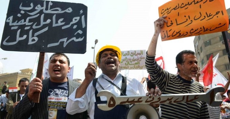 في عيدهم اليوم .. عمال مصر بين مطرقة الخصخصة وسندان الفصل التعسفي 