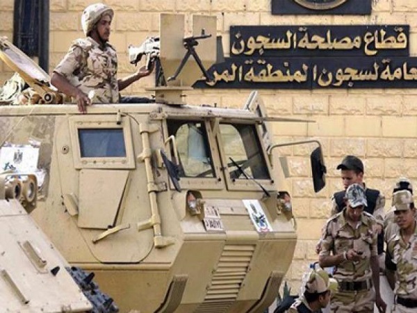 تقرير عن سجون مصر: التنكيل والقمع والحرمان من نصيب ثوار يناير فقط