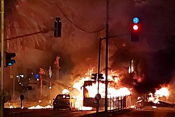 غزة تتحدى الصهاينة: 1000 صاروخ للمقاومة تغير المعادلات العسكرية والسياسية